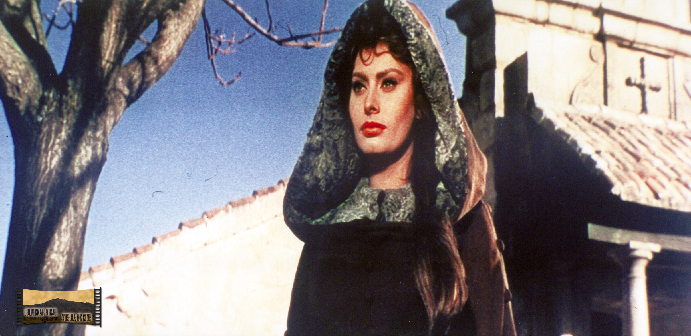Sophia Loren junto a la Ermita de Nuestra Señora de los Remedios en El Cid.